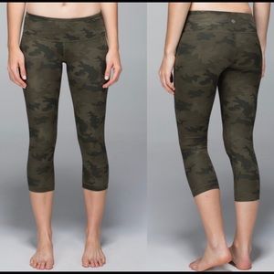 Lululemon Wunder Under Crop Camo Size 6